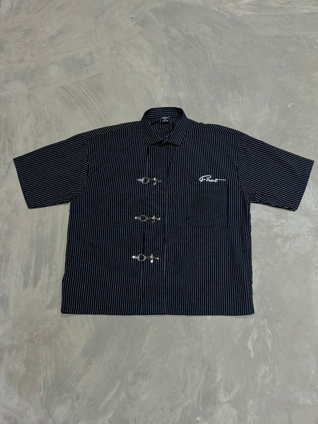 METAL CLASP BLACK STRIPE SHIRT