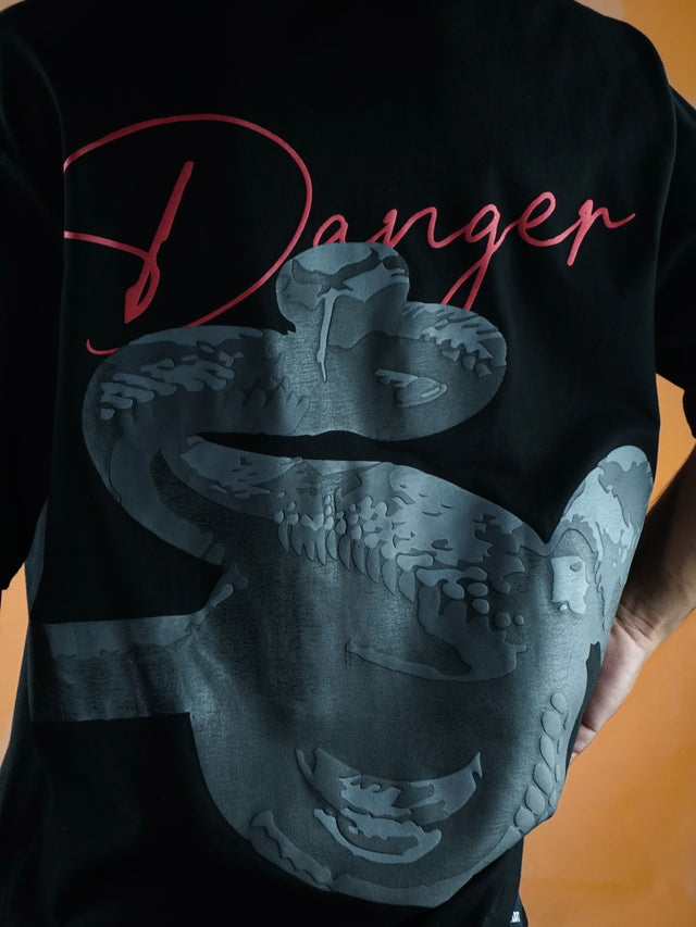 DANGEROUS SNAKE BLACK T-SHIRT