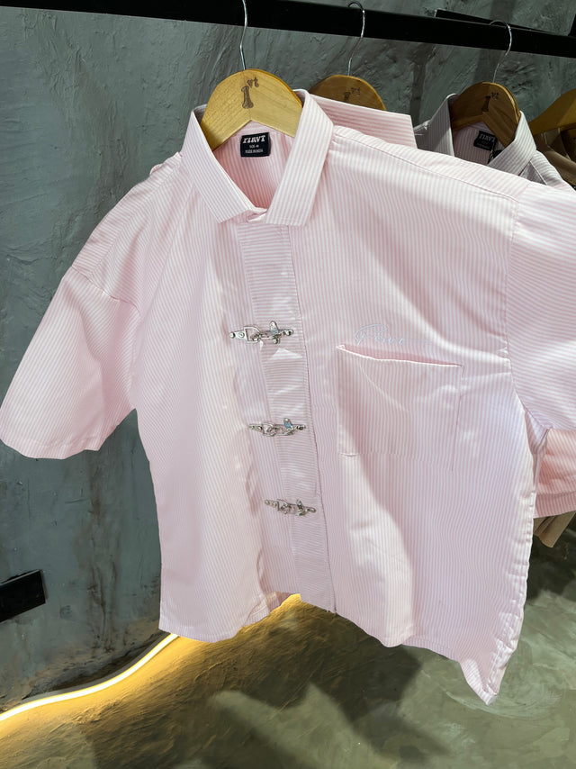 METAL CLASP PINK STRIPE SHIRT
