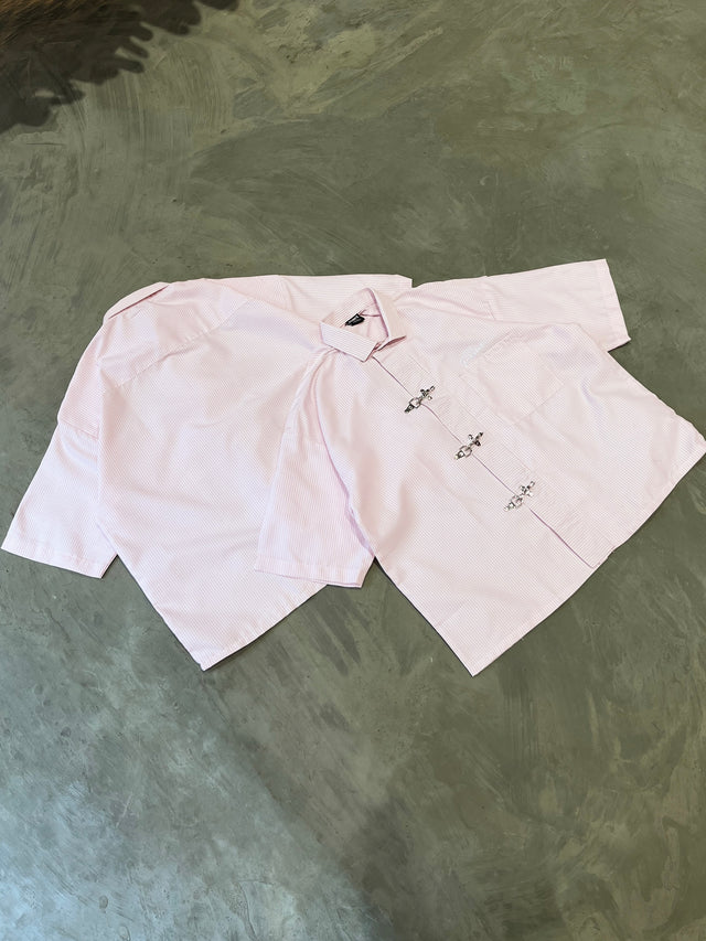 METAL CLASP PINK STRIPE SHIRT