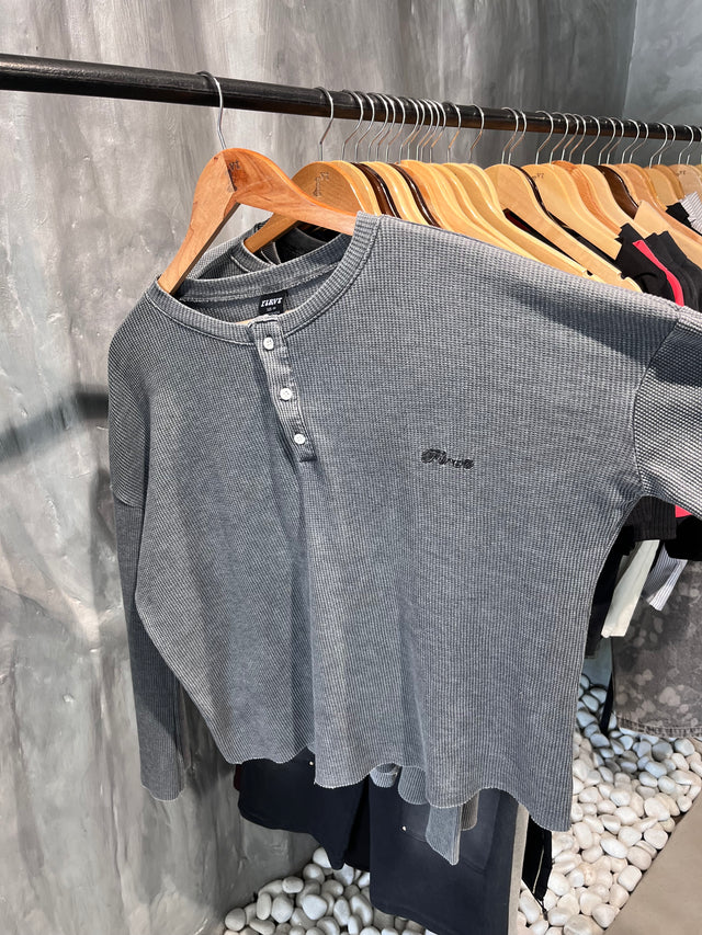 BLACK WASHED WAFFLE HENLEY