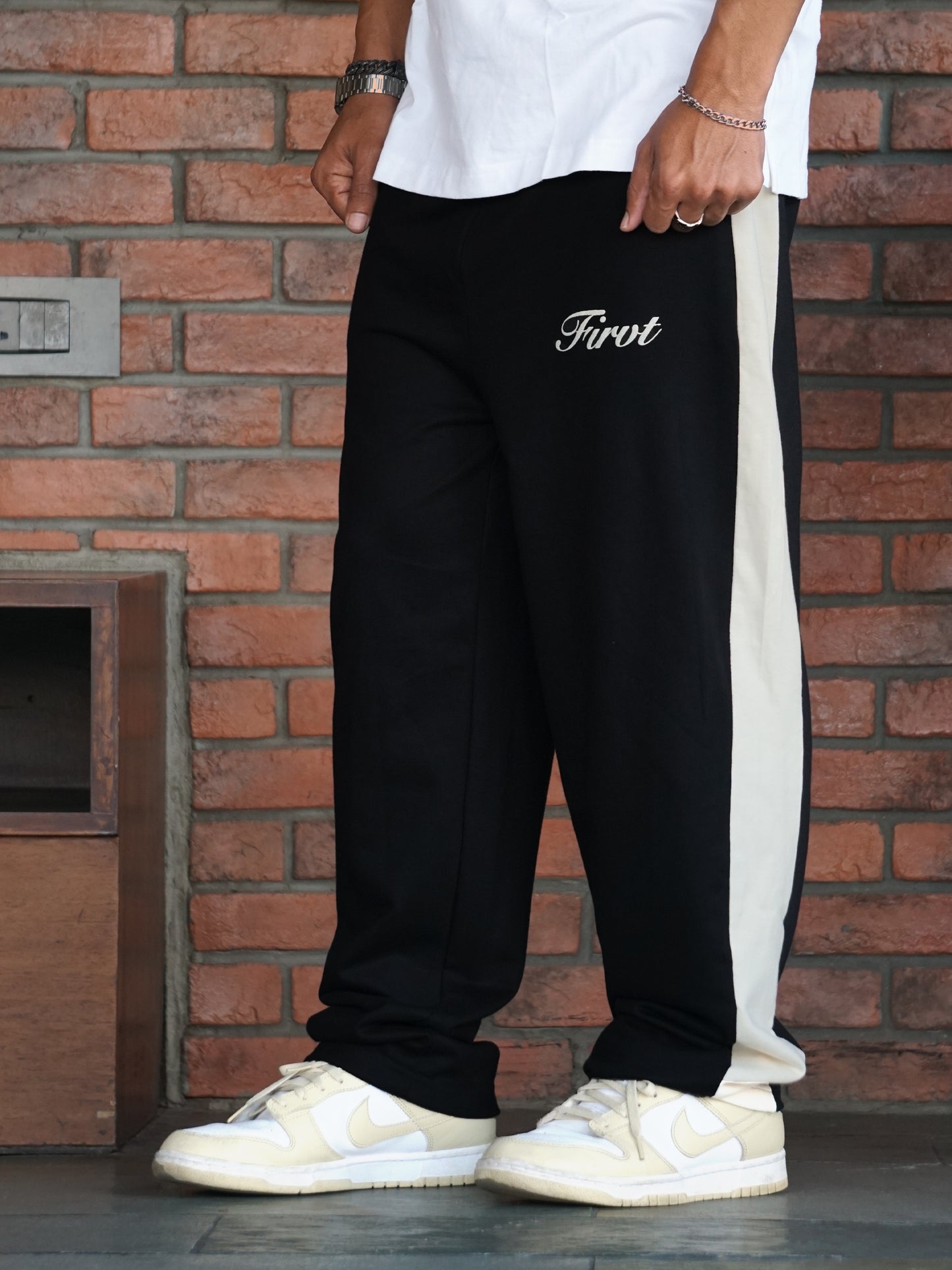 RELAXED SIDE STRIPE SWEATPANTS