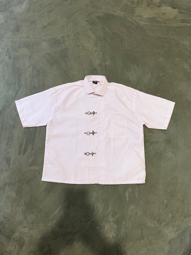 METAL CLASP PINK STRIPE SHIRT