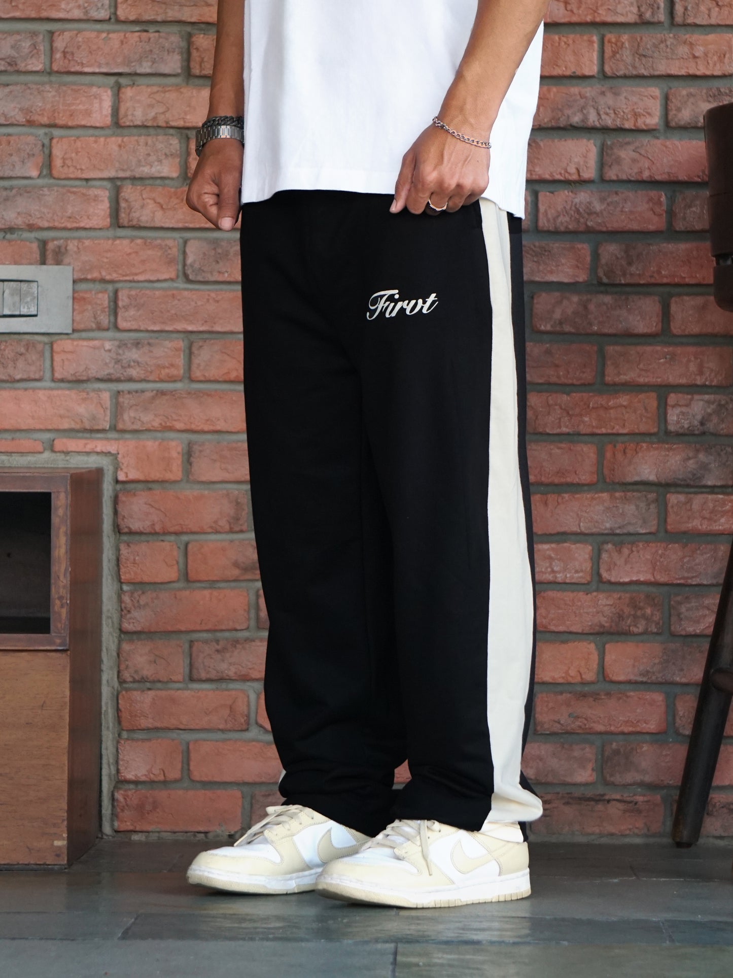 RELAXED SIDE STRIPE SWEATPANTS