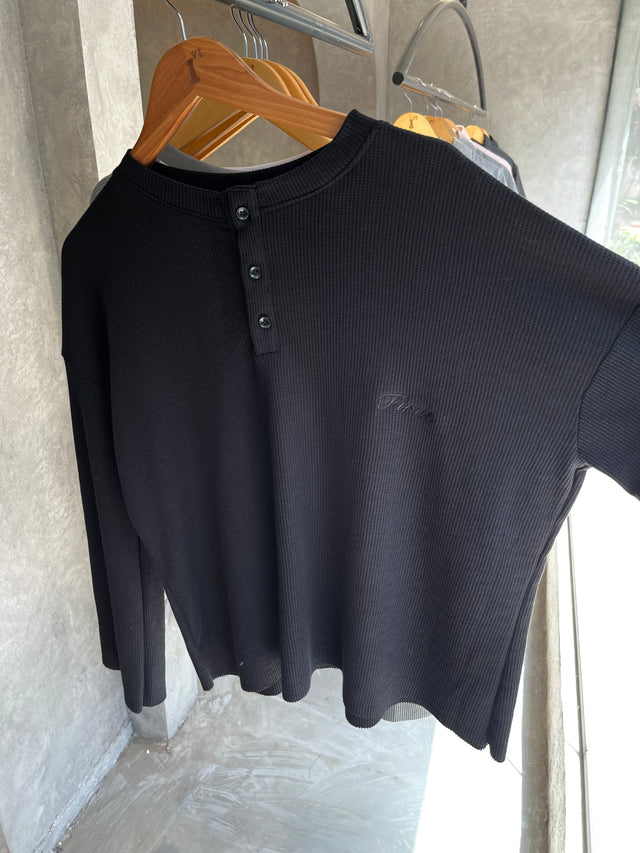 BLACK HENLEY WAFFLE