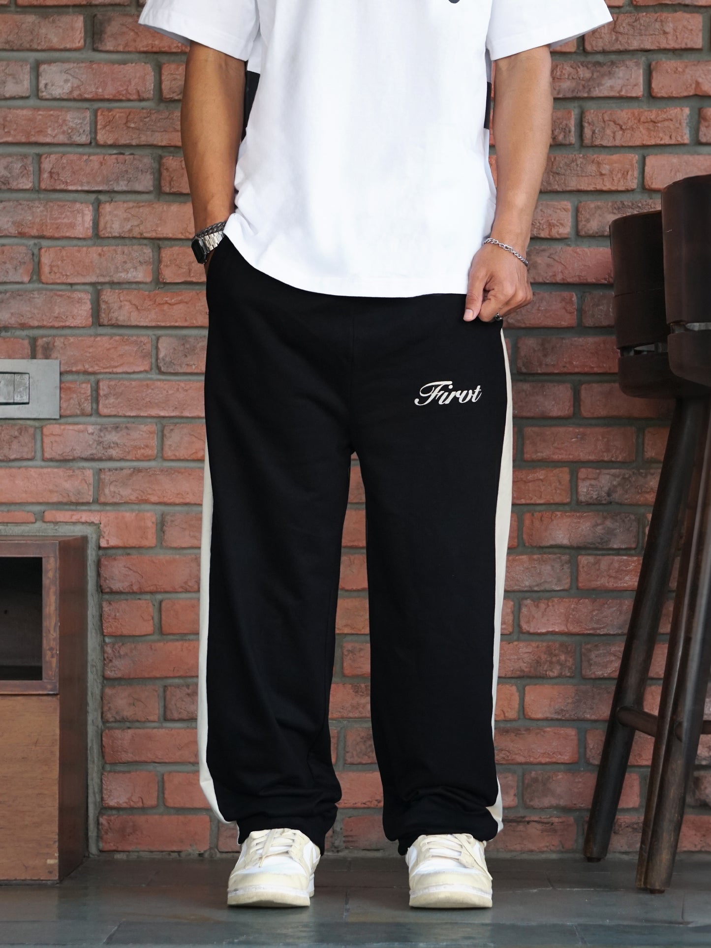 RELAXED SIDE STRIPE SWEATPANTS