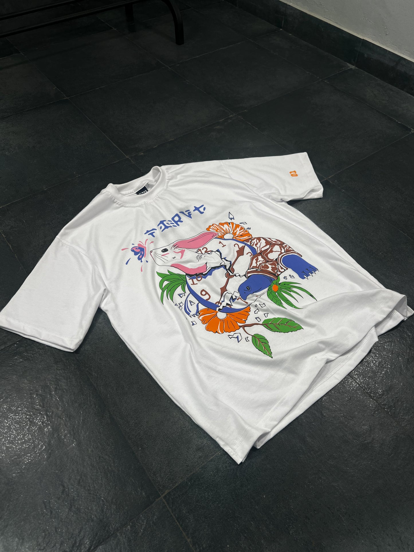 TIMELESS RACE WHITE TSHIRT