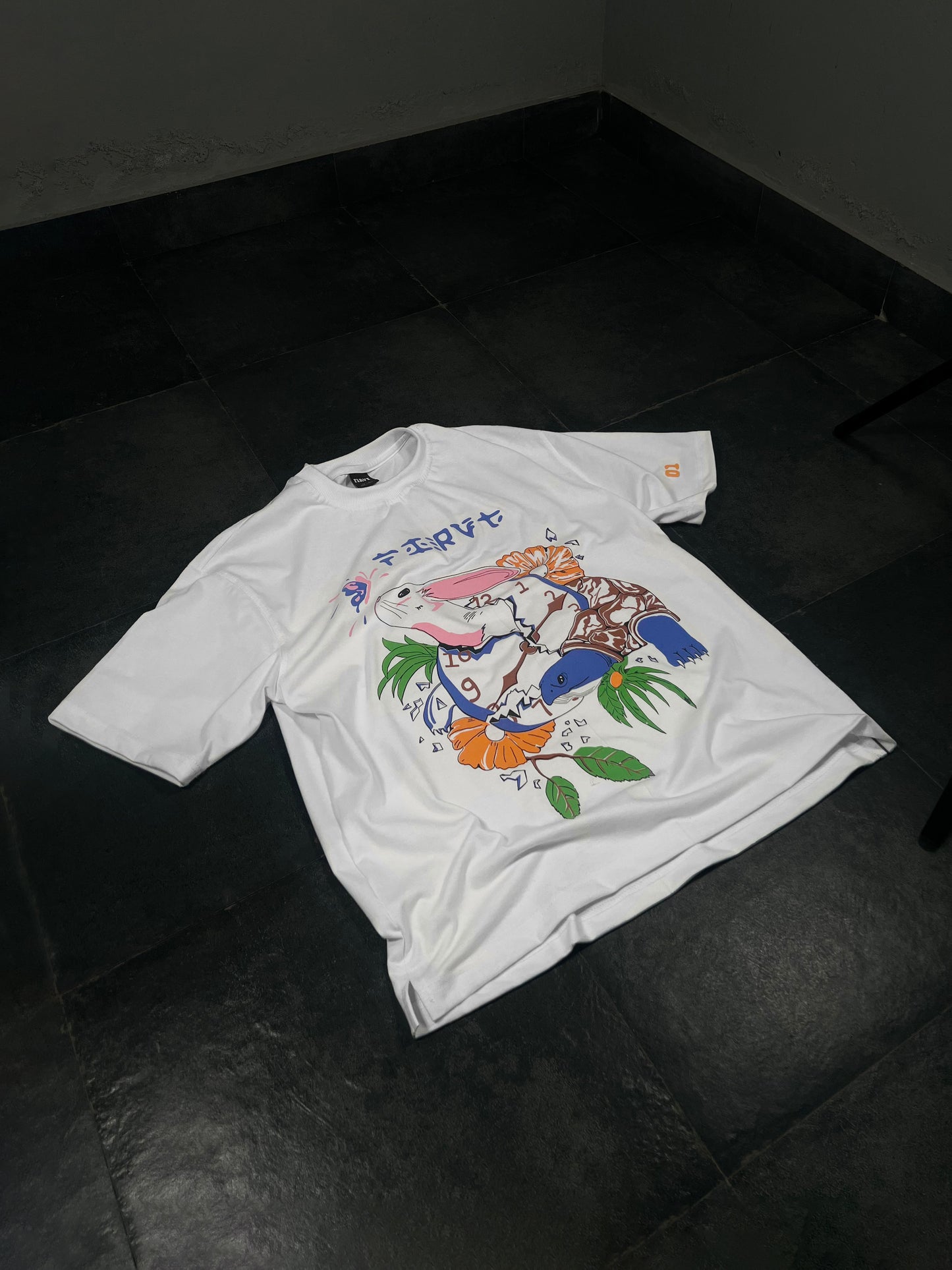 TIMELESS RACE WHITE TSHIRT